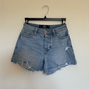 Hollister High rise mom shorts 3in